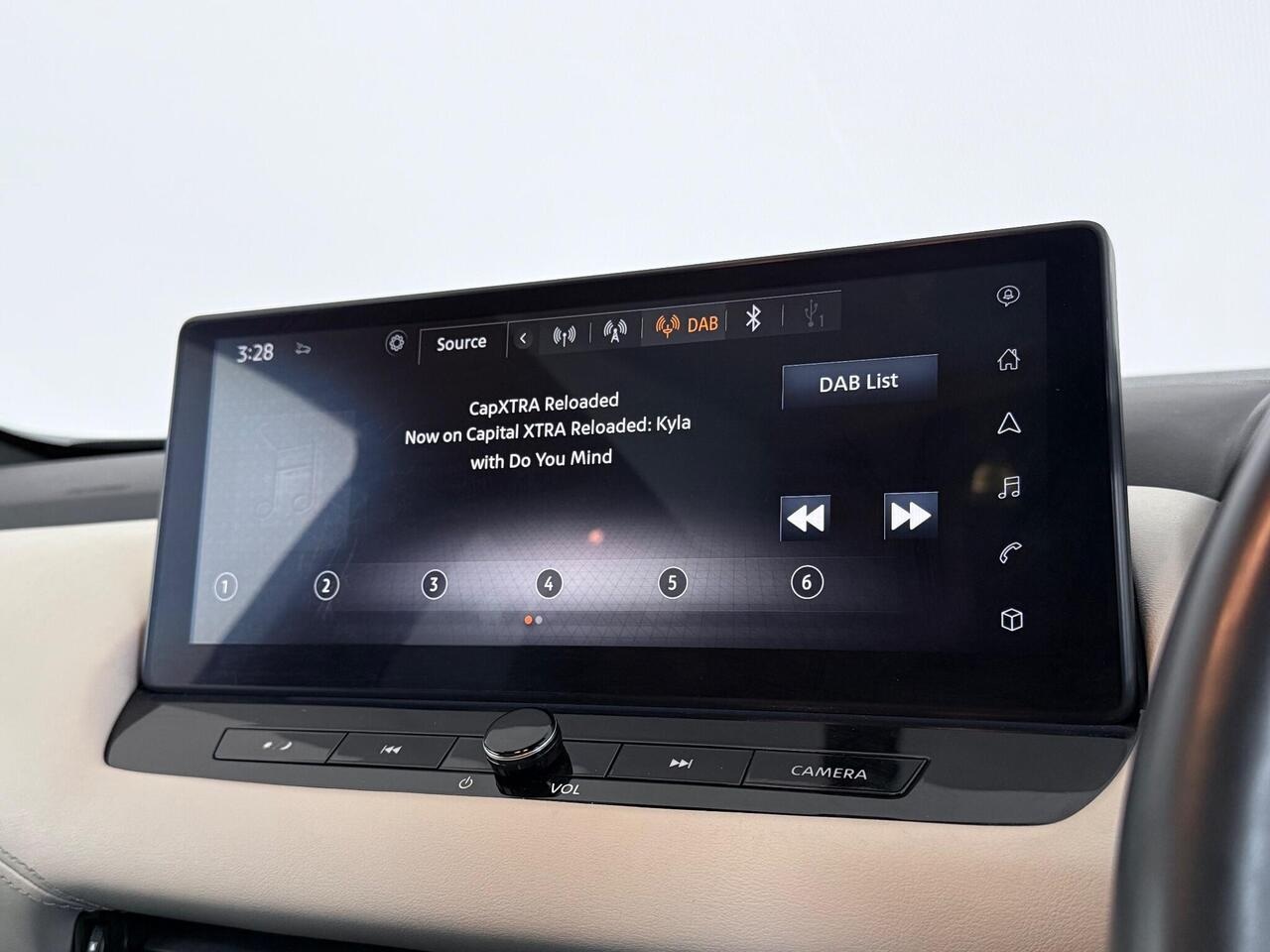 Nissan Qashqai thumbnail Infotainment System
