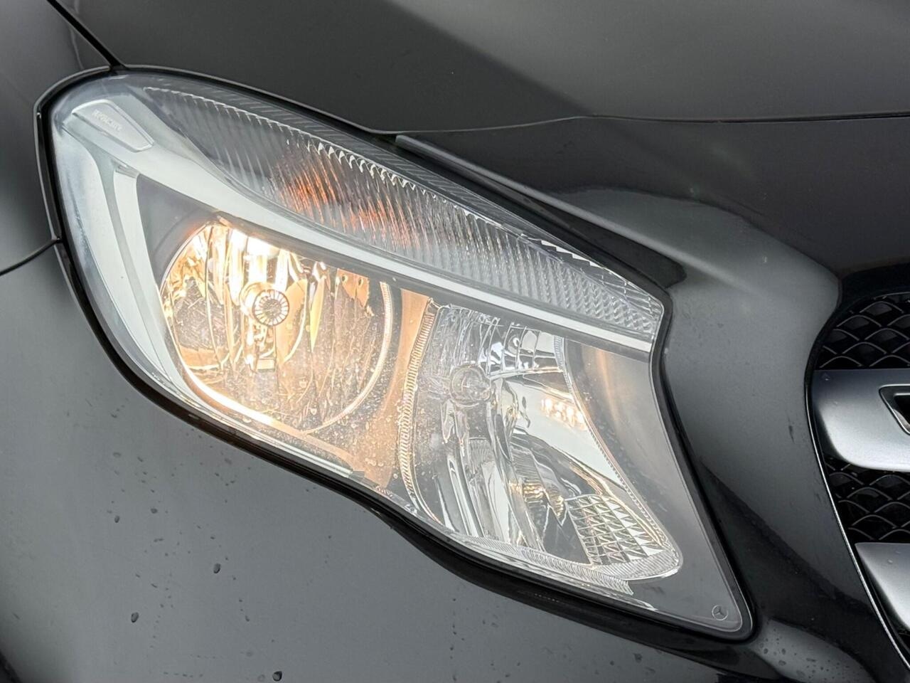 Mercedes-Benz GLA thumbnail Lights Front