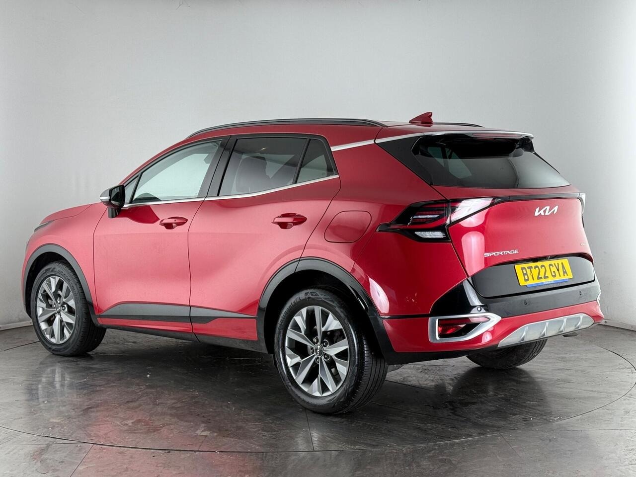 Kia Sportage thumbnail Rear Left