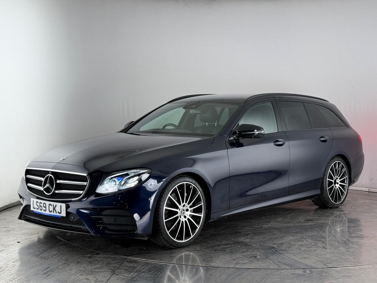 Mercedes-Benz E Class thumbnail Front Left