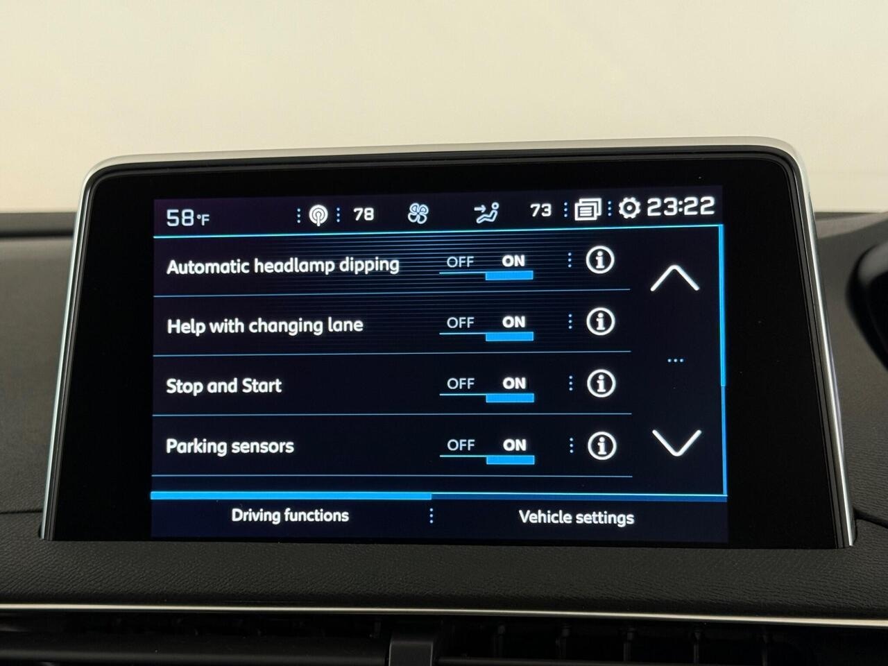 Peugeot 3008 thumbnail Infotainment System