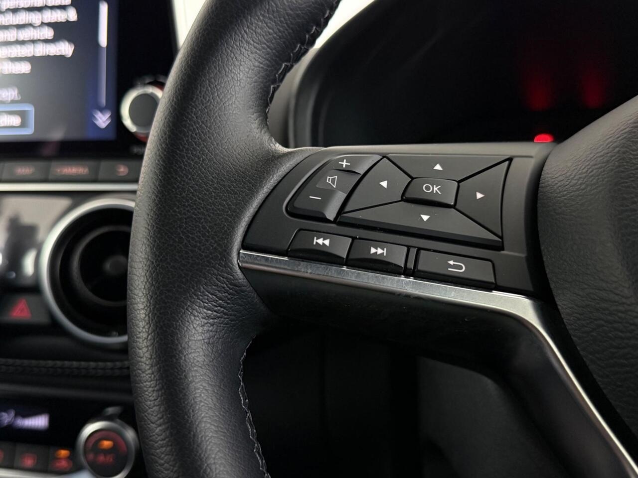 Nissan Juke thumbnail Misc Controls