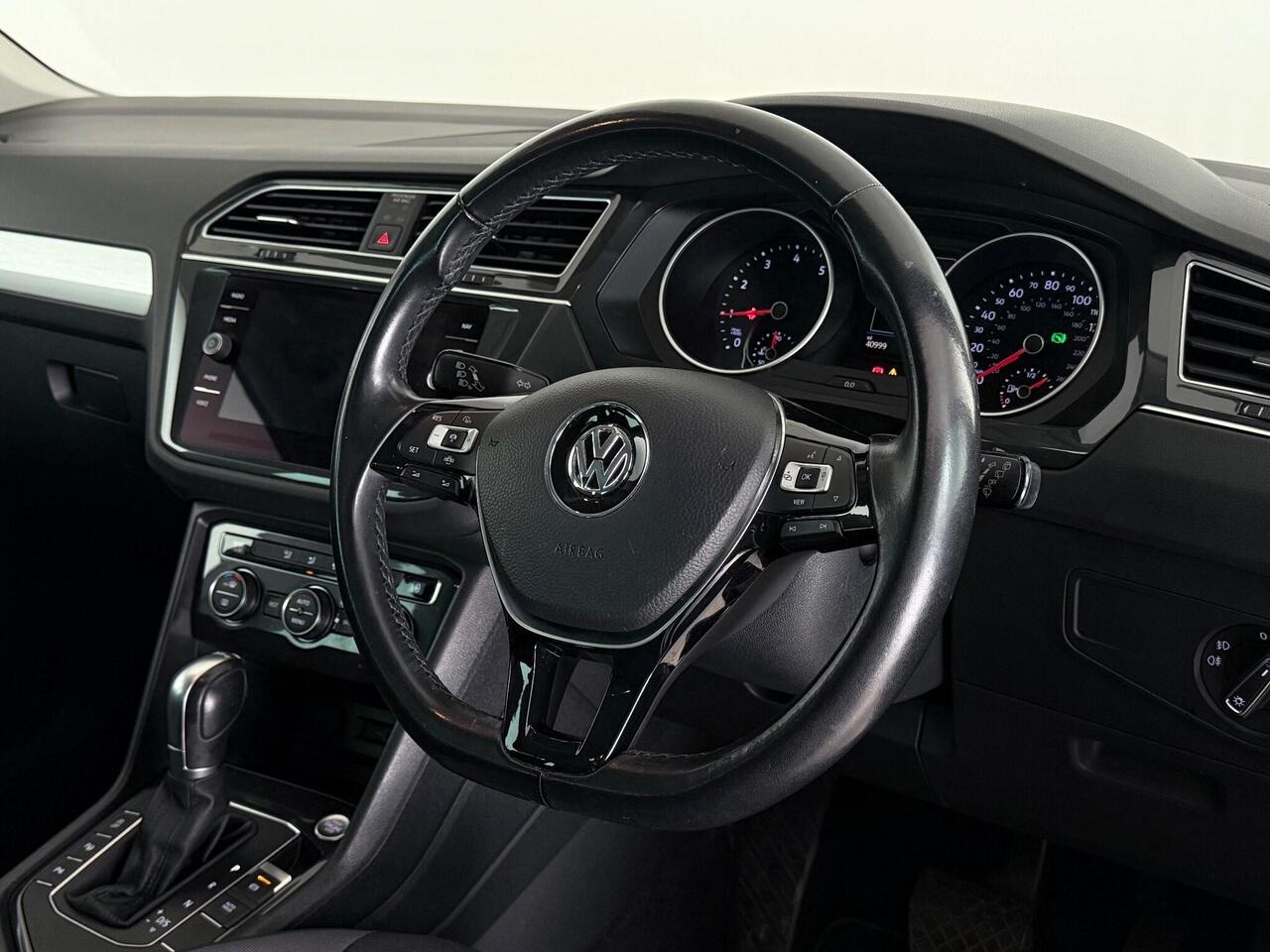 Volkswagen Tiguan thumbnail Steering Wheel