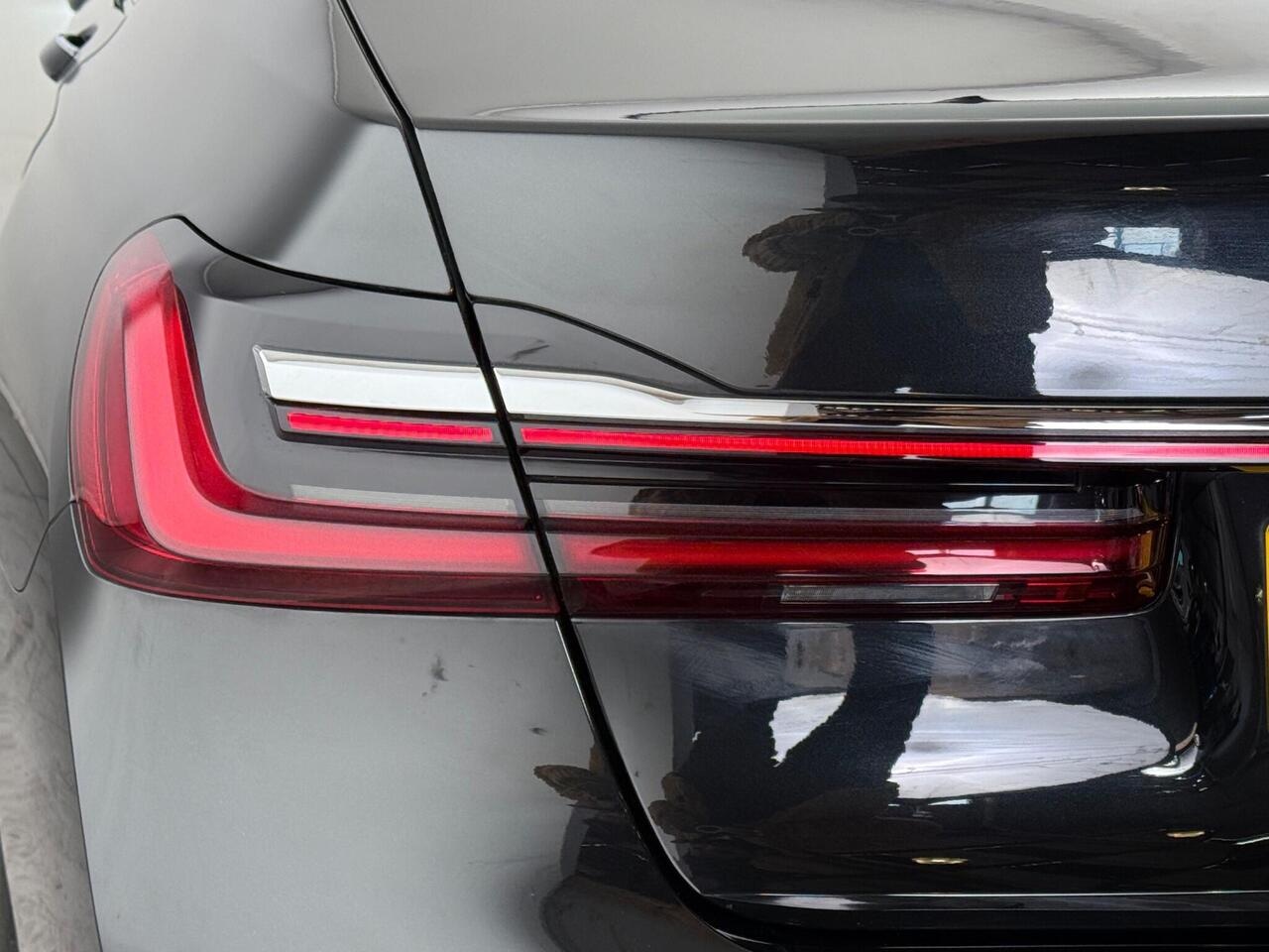 BMW 7 Series thumbnail Lights Rear