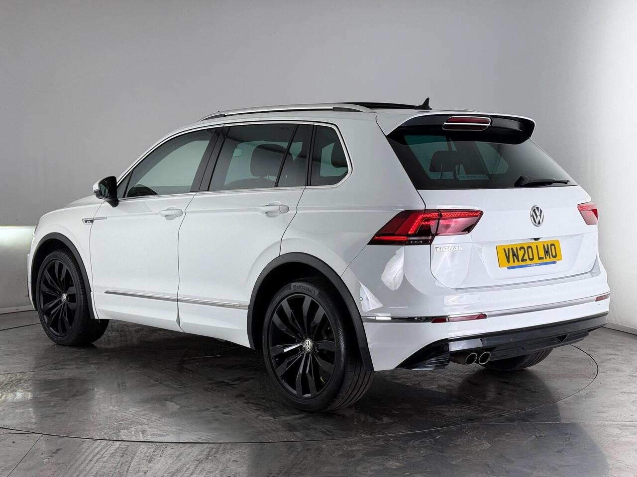 Volkswagen Tiguan thumbnail Rear Left