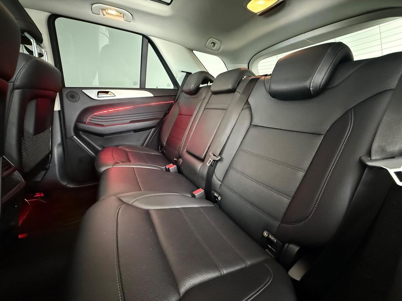 Mercedes-Benz GLE thumbnail Seats Rear