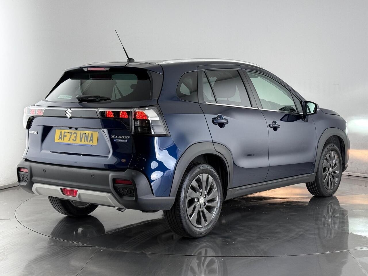 Suzuki S-Cross thumbnail Rear Right