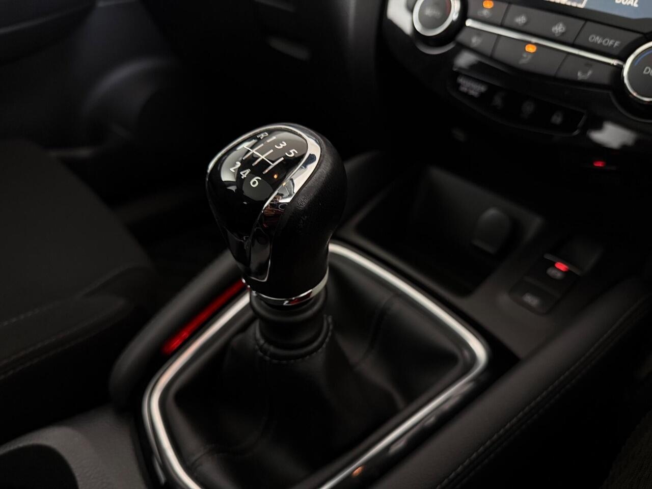 Nissan Qashqai thumbnail Interior Front
