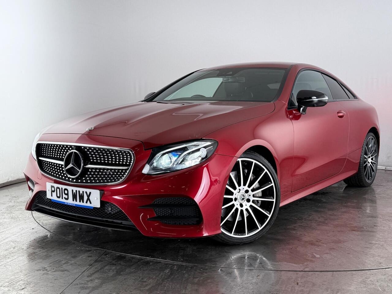 Mercedes-Benz E Class thumbnail Front Left