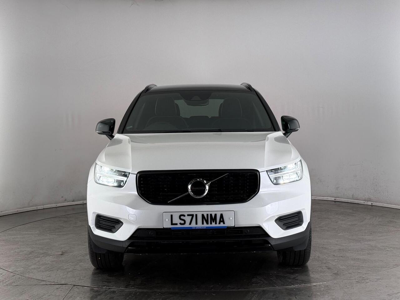 Volvo XC40 thumbnail Front