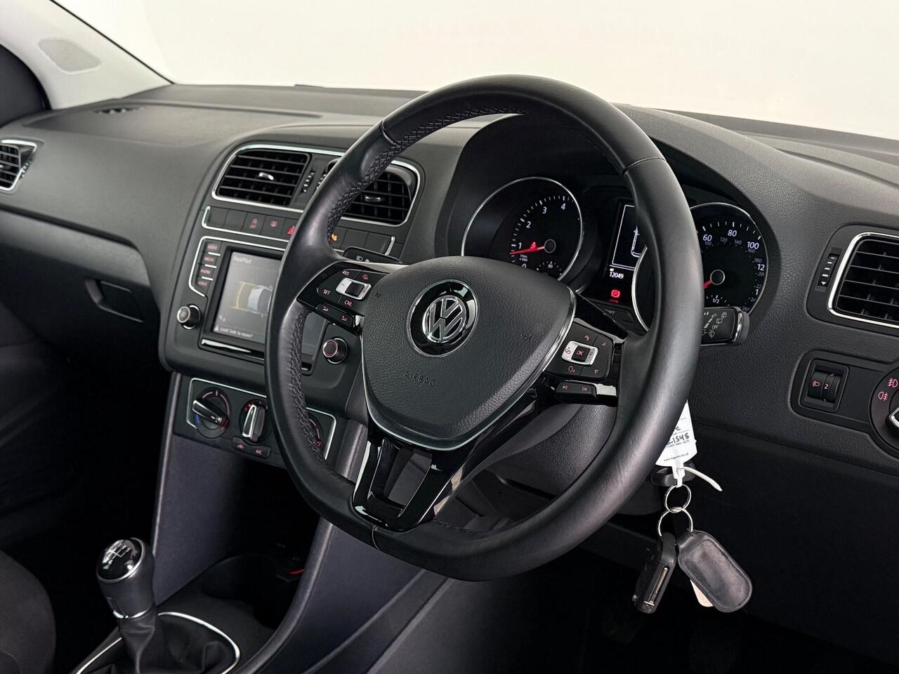 Volkswagen Polo thumbnail Steering Wheel