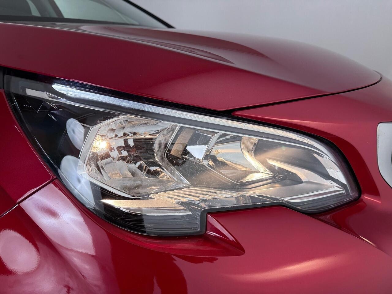 Peugeot 3008 thumbnail Lights Front