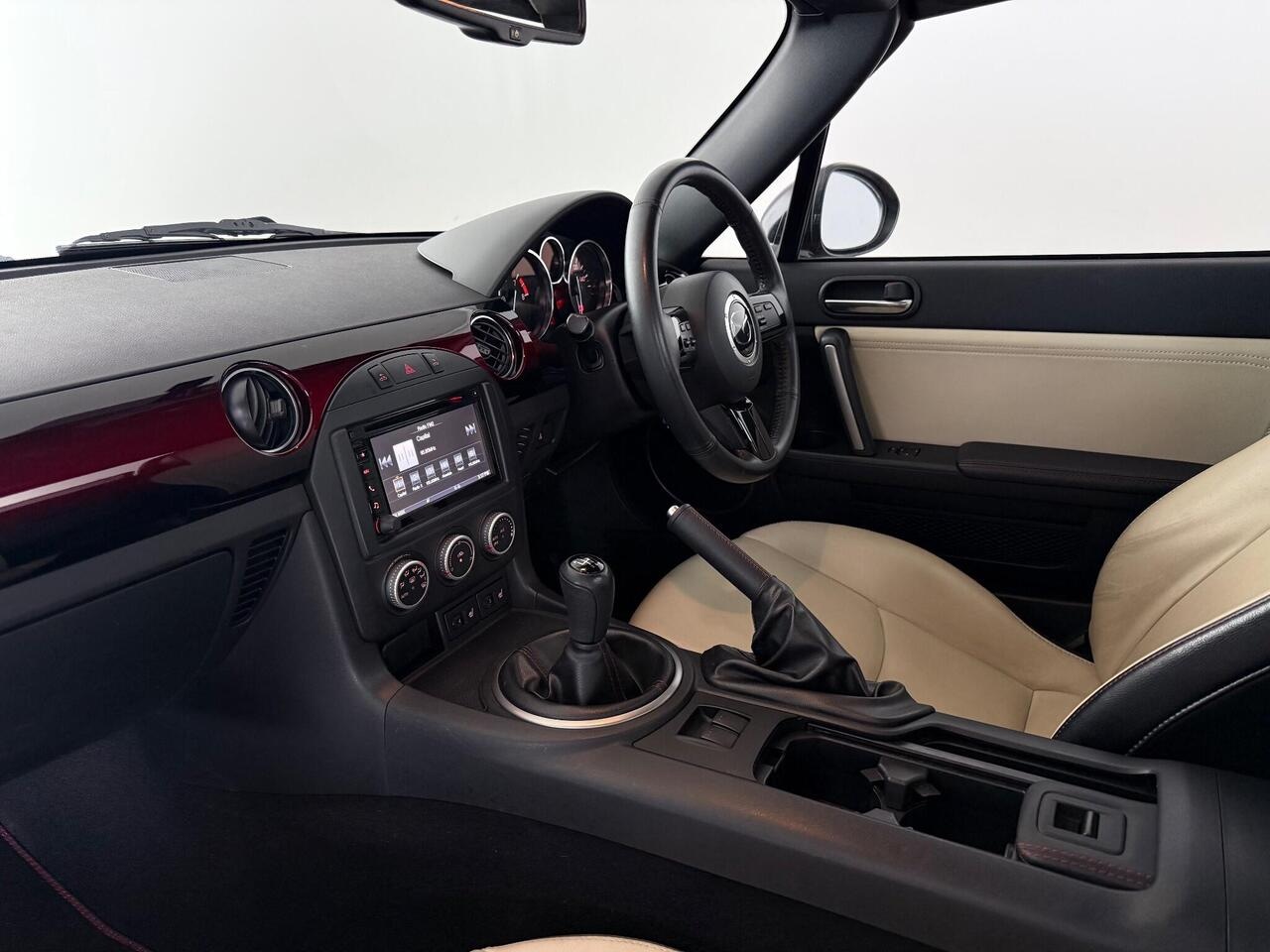 Mazda MX-5 thumbnail Interior Front