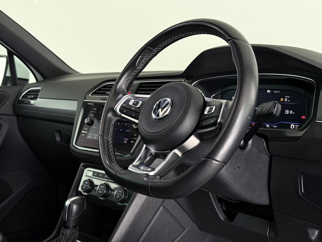 Volkswagen Tiguan thumbnail Interior Front