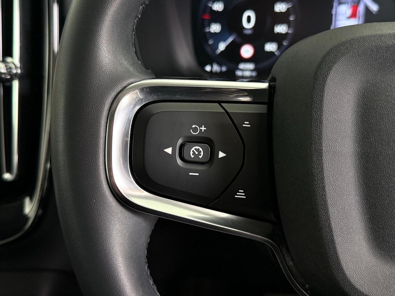 Volvo XC40 thumbnail Misc Controls