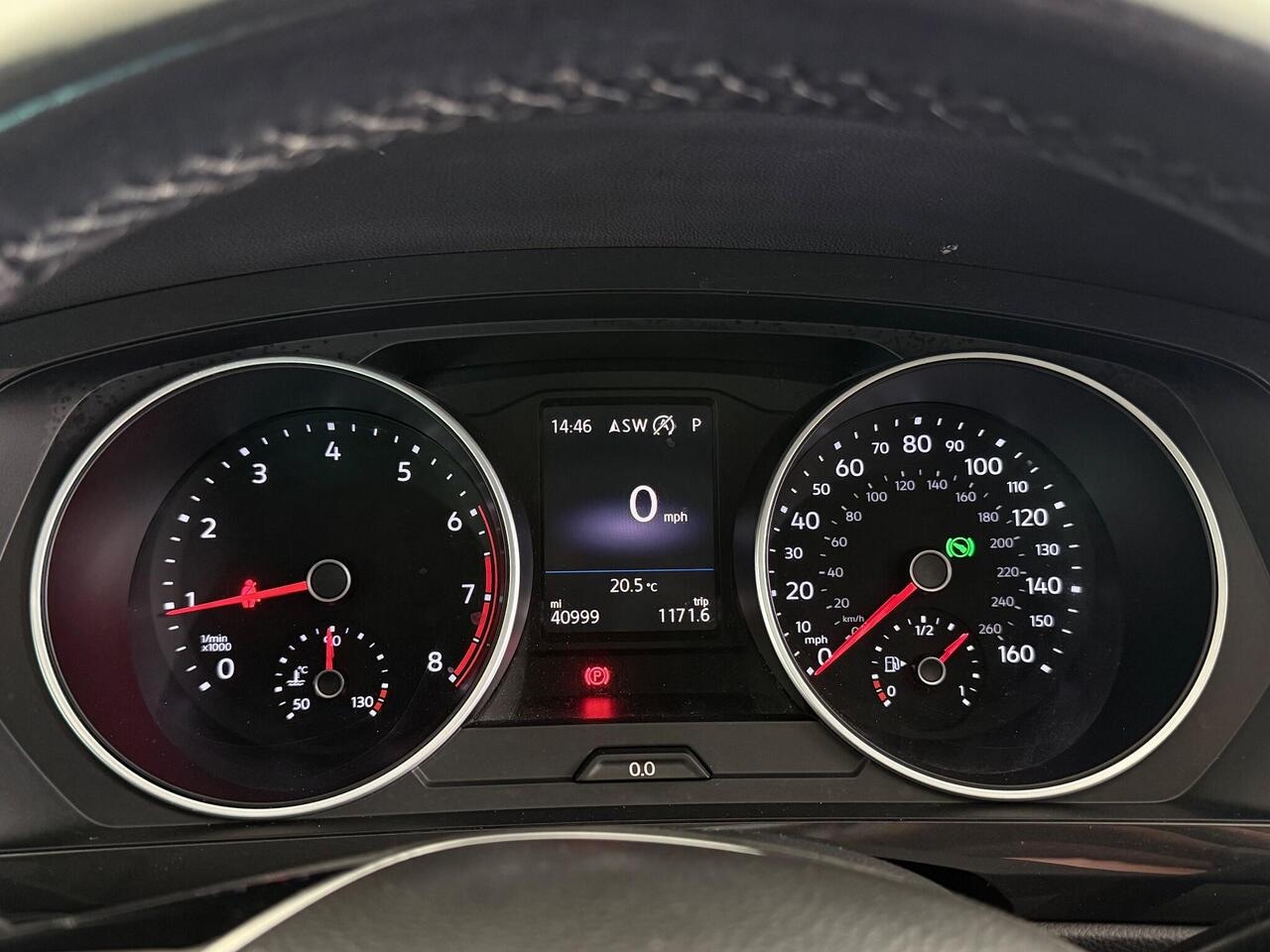 Volkswagen Tiguan thumbnail Driver Instruments