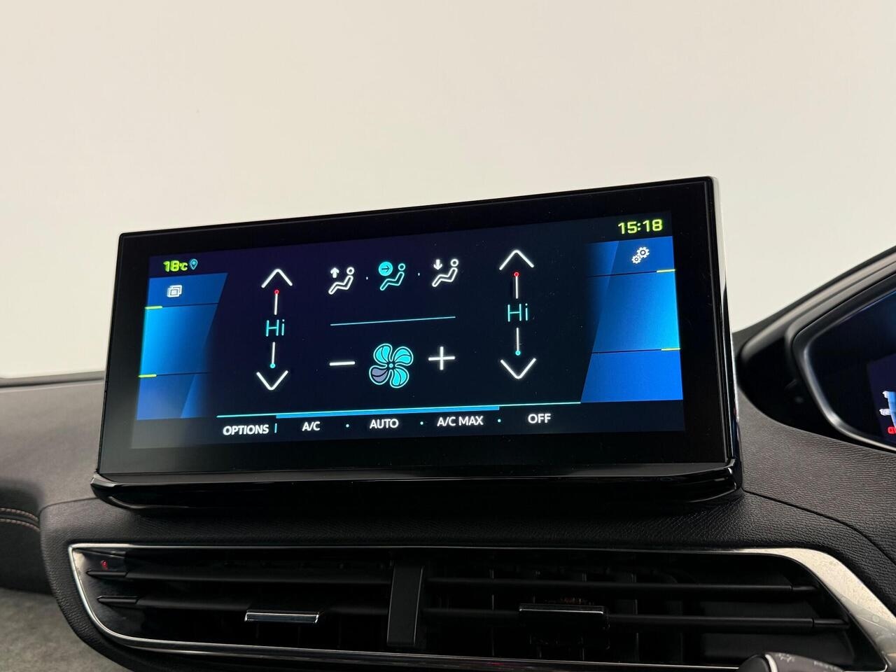 Peugeot 3008 thumbnail Infotainment System