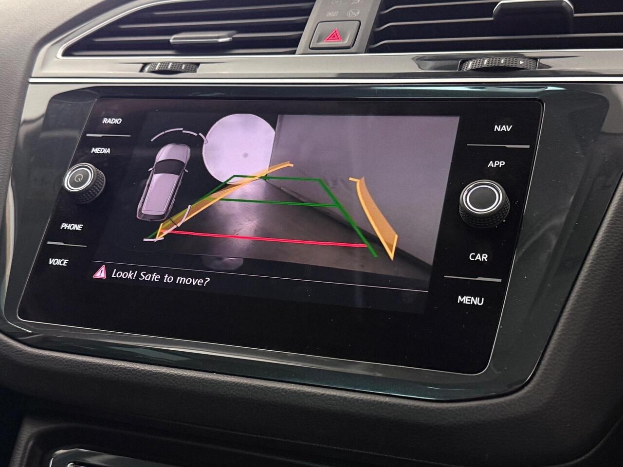 Volkswagen Tiguan thumbnail Infotainment System