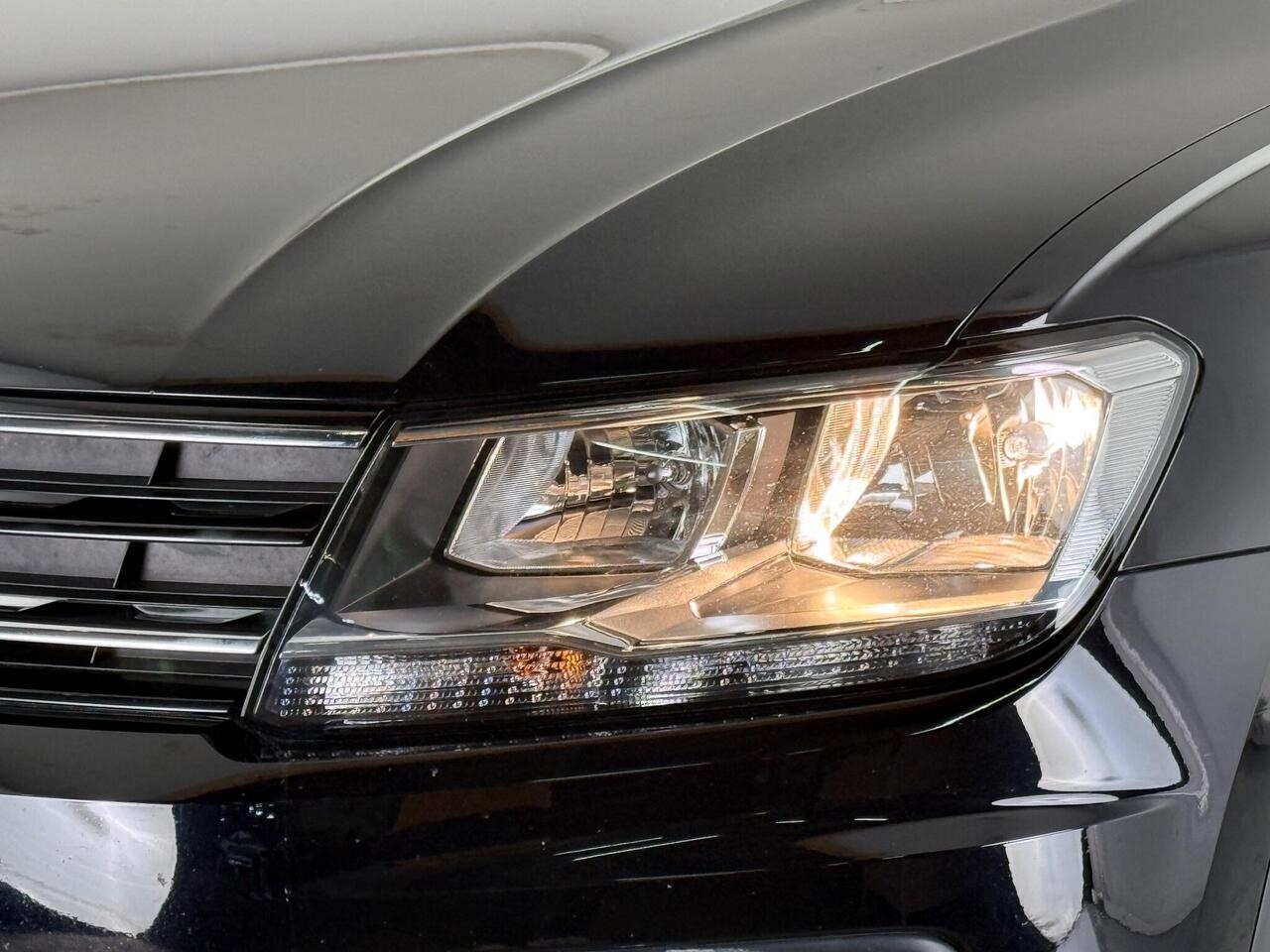 Volkswagen Tiguan thumbnail Lights Front