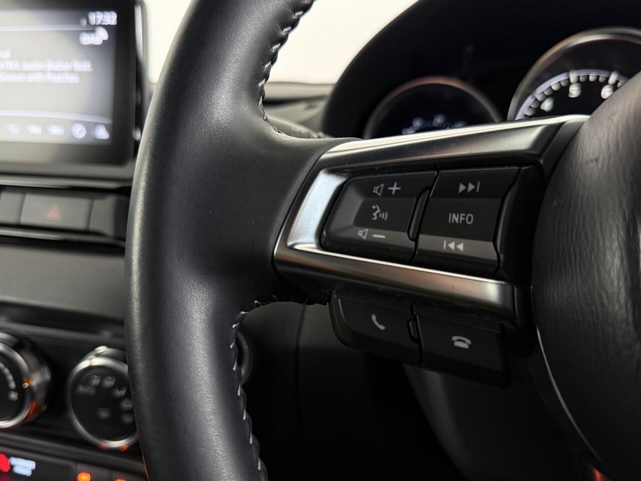 Mazda MX-5 thumbnail Misc Controls