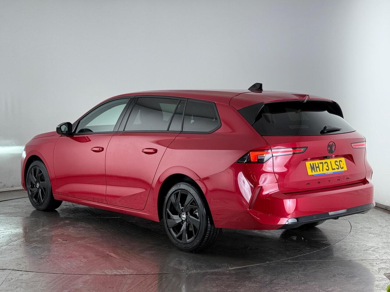 Vauxhall Astra thumbnail Rear Left