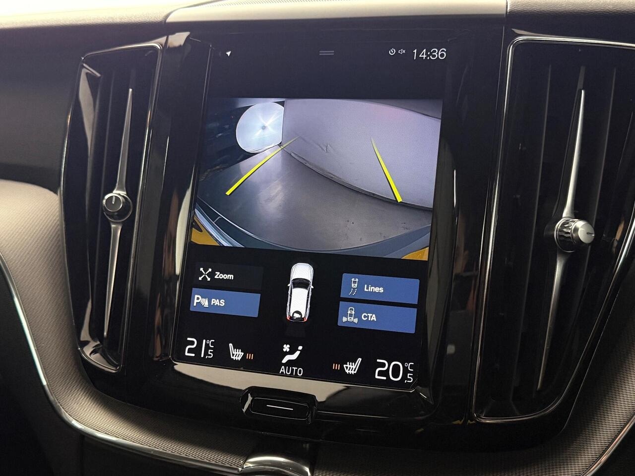 Volvo XC60 thumbnail Infotainment System