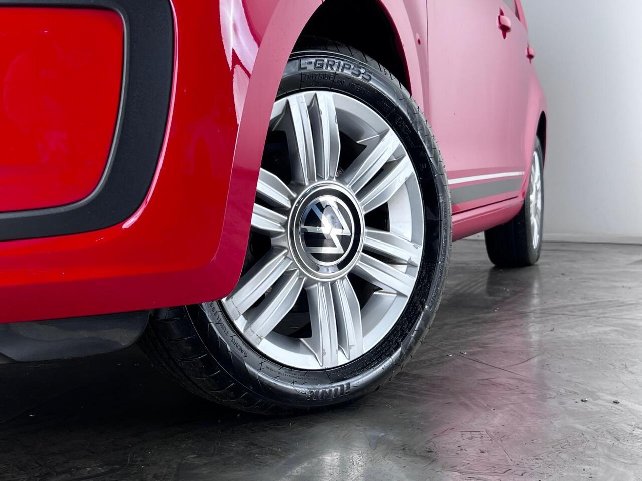 Volkswagen up! thumbnail Wheel