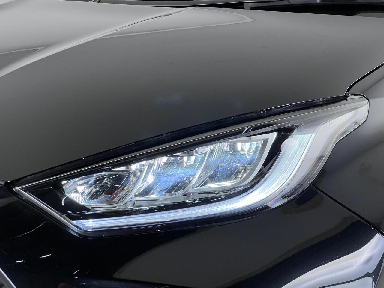 Toyota Yaris thumbnail Lights Front