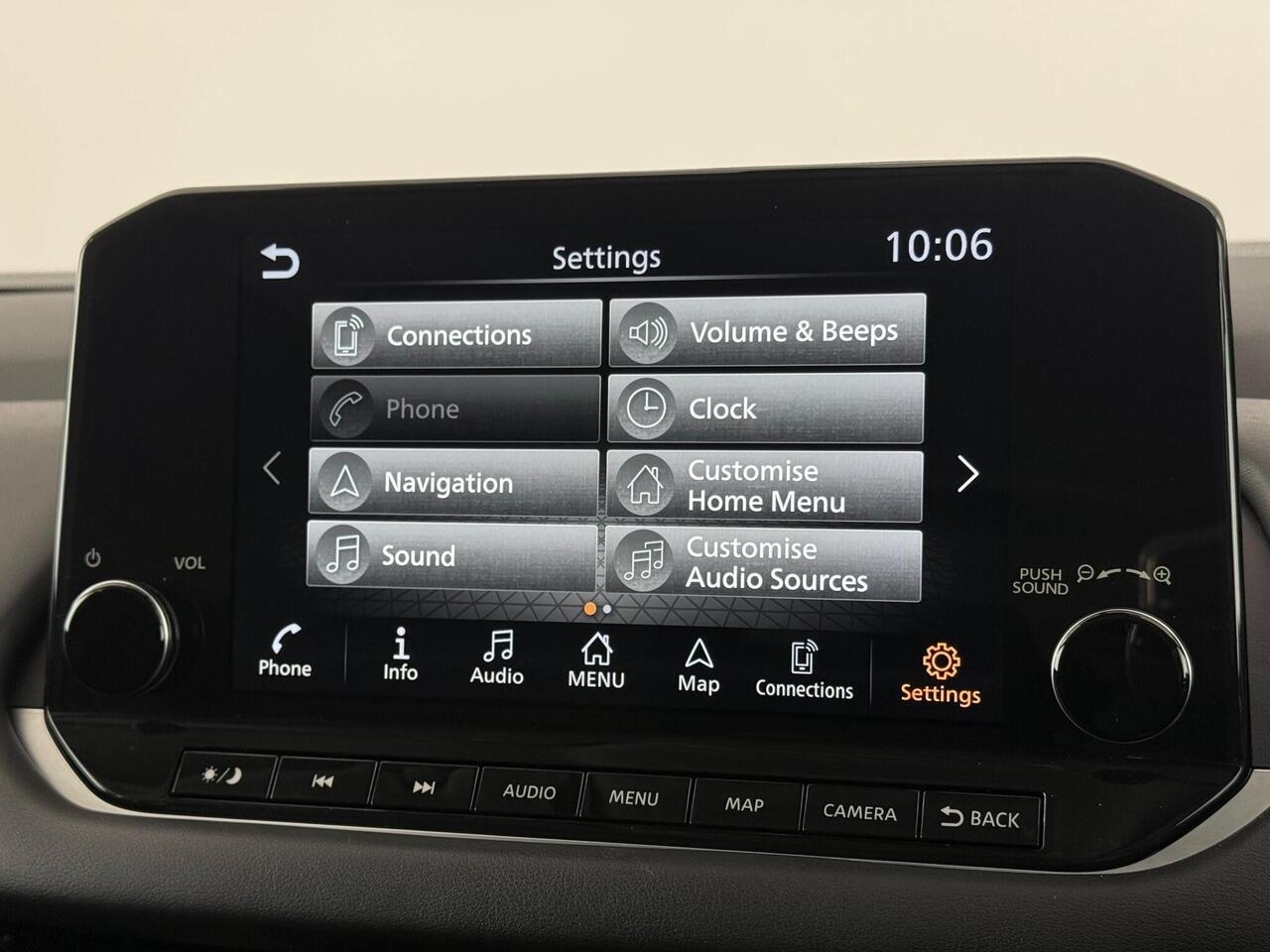 Nissan Qashqai thumbnail Infotainment System