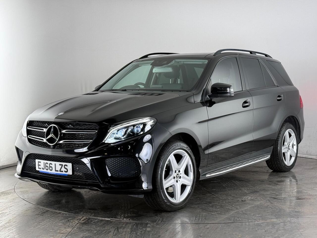 Mercedes-Benz GLE thumbnail Front Left