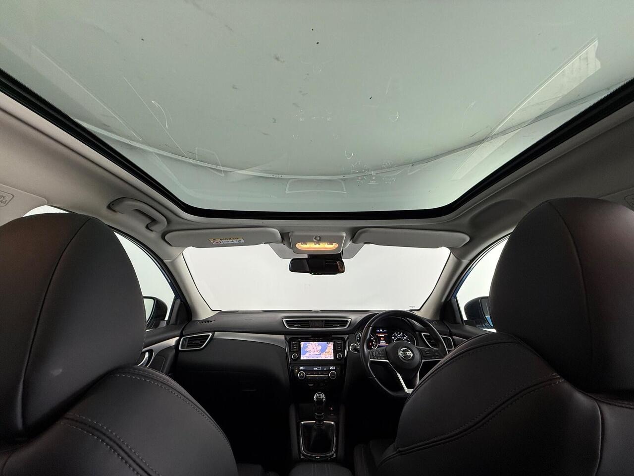 Nissan Qashqai thumbnail Interior Front