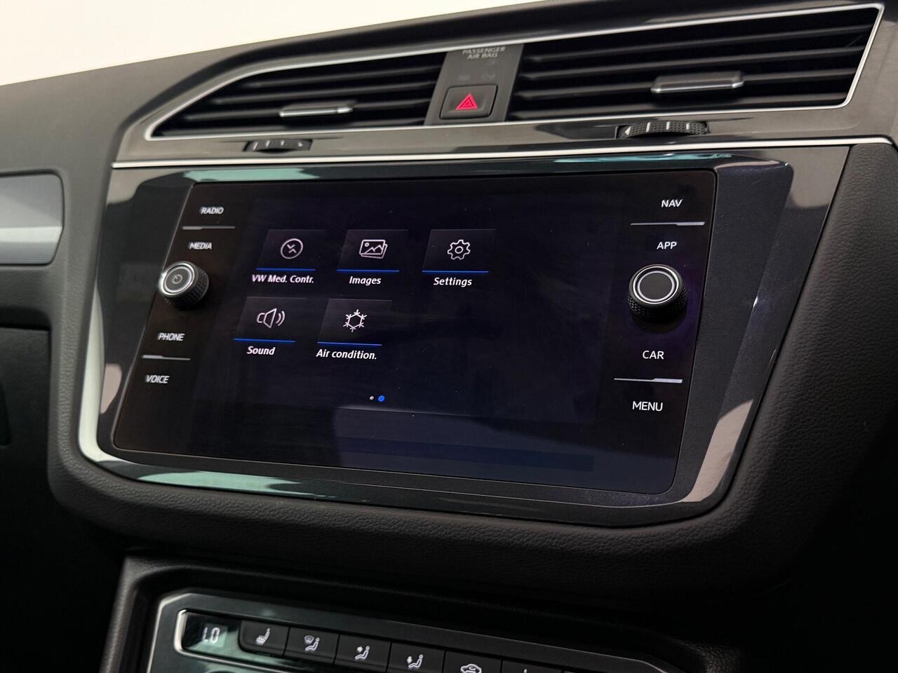 Volkswagen Tiguan thumbnail Infotainment System