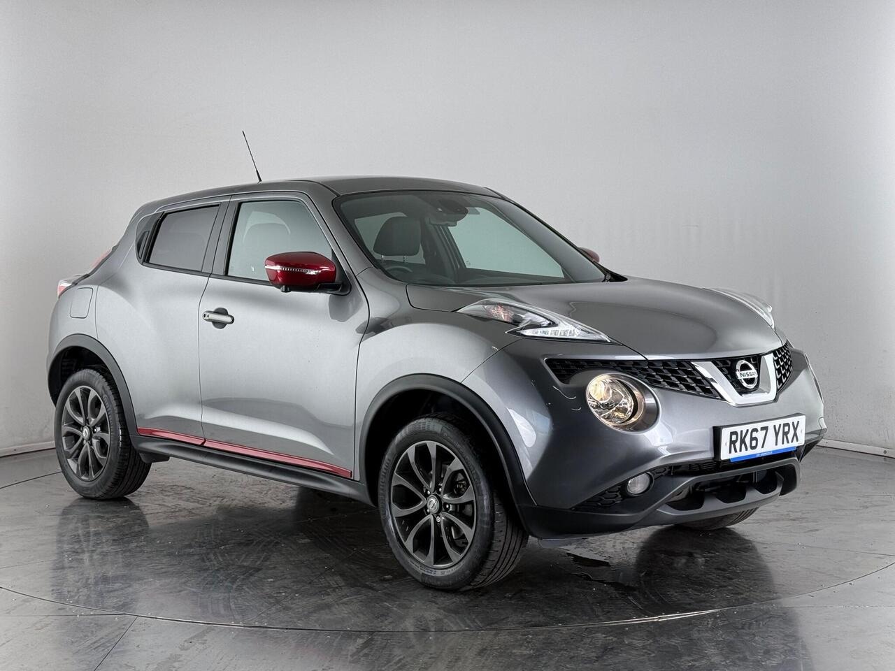 Nissan Juke thumbnail Front Right
