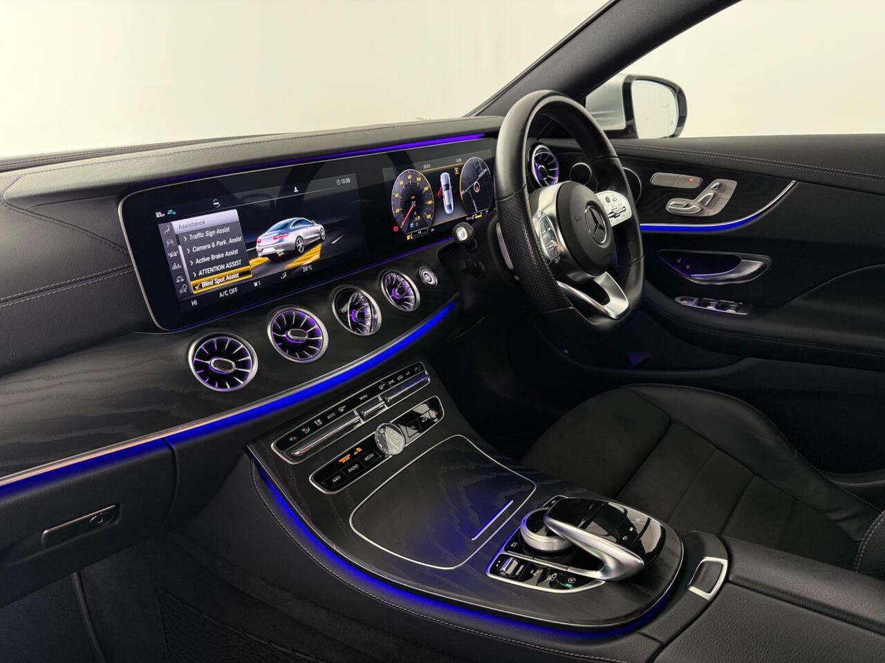 Mercedes-Benz E Class thumbnail Interior Front