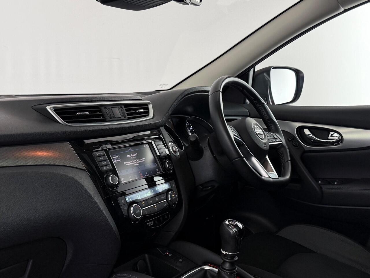 Nissan Qashqai thumbnail Interior Front