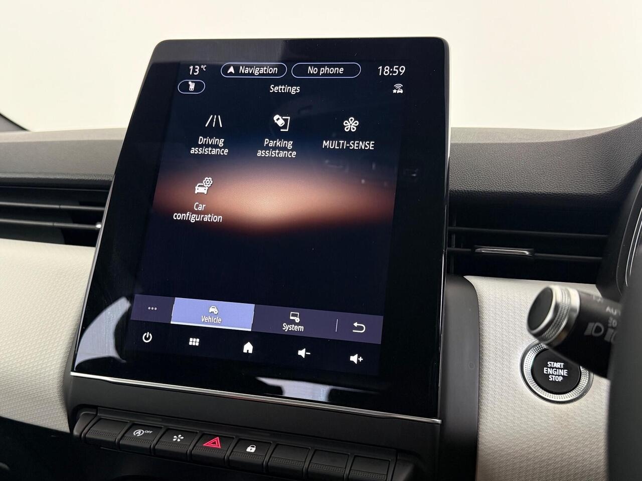 Renault Clio thumbnail Infotainment System