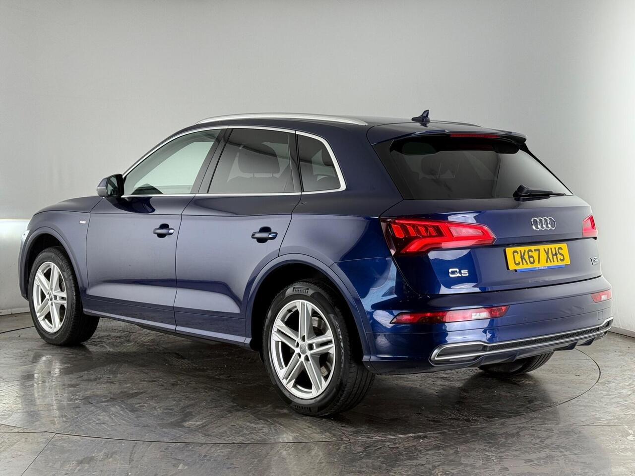 Audi Q5 thumbnail Rear Left