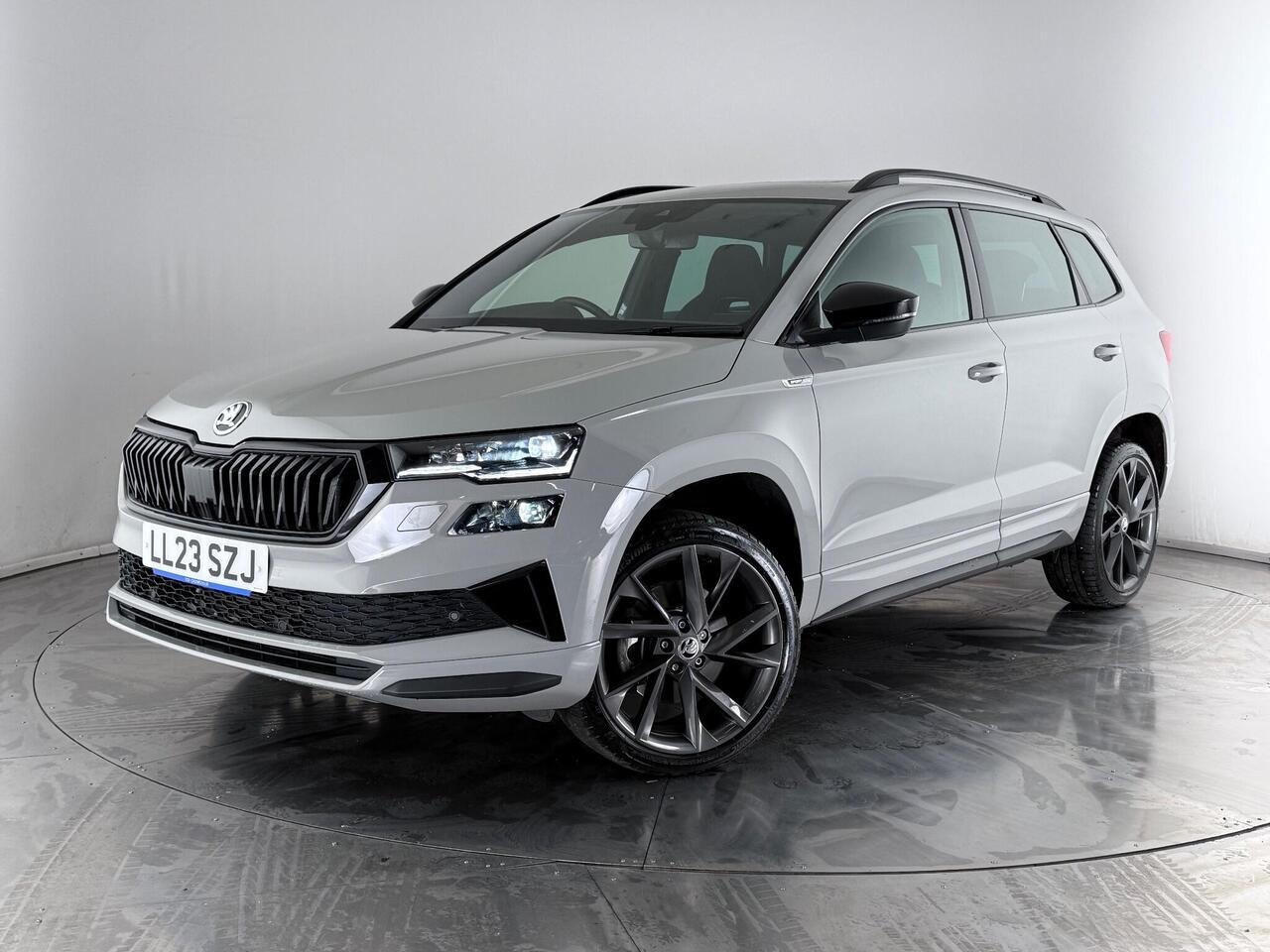 Skoda Karoq thumbnail Front Left
