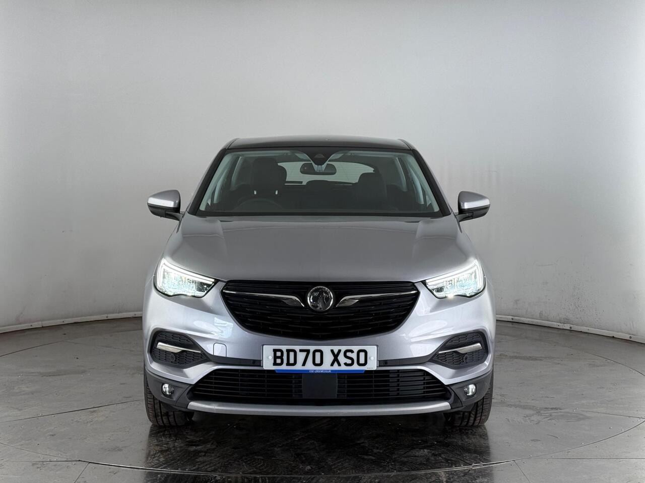 Vauxhall Grandland X thumbnail Front