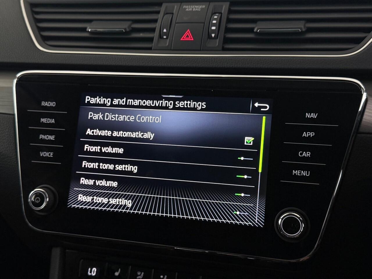 Skoda Superb thumbnail Infotainment System