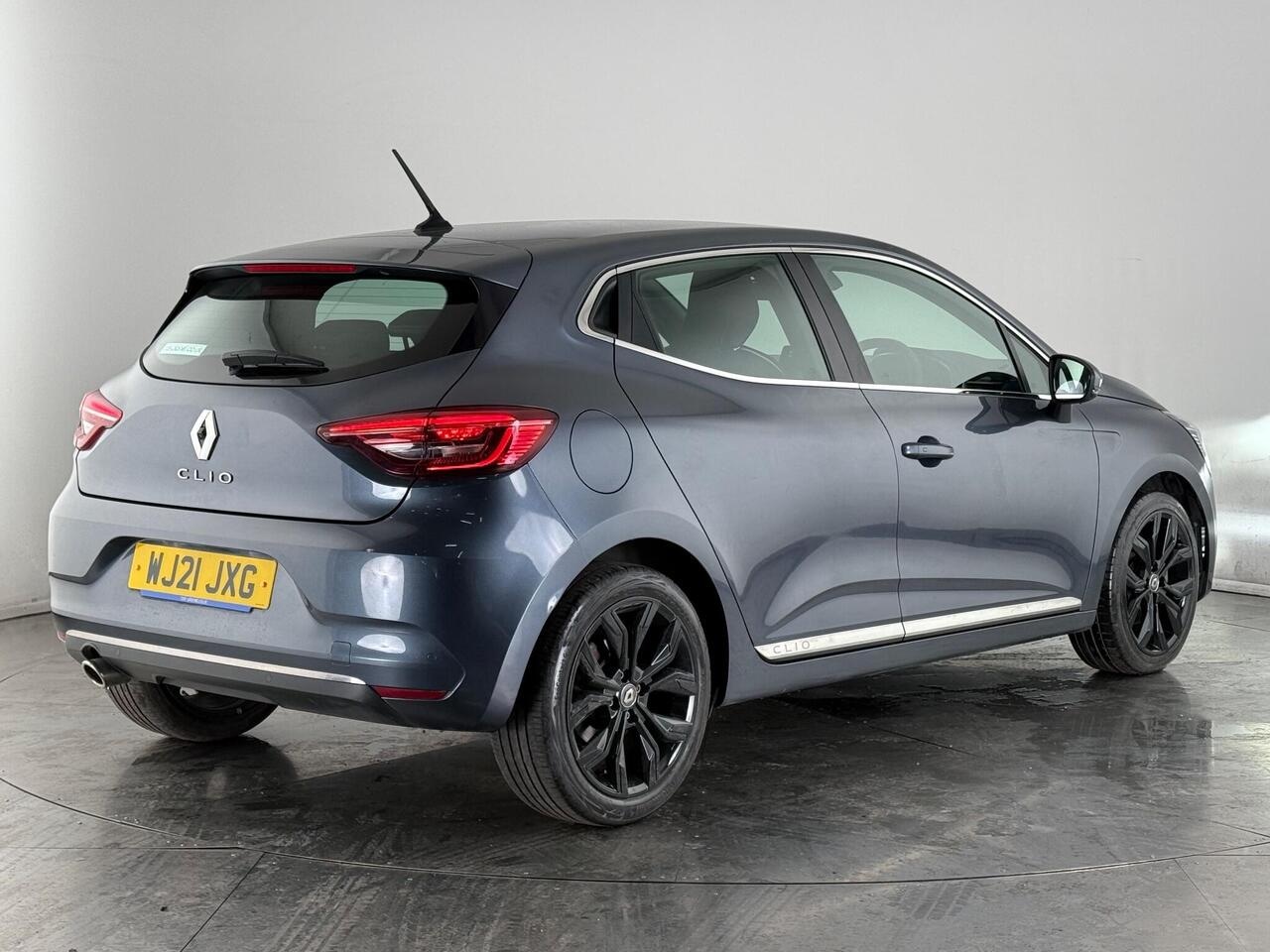 Renault Clio thumbnail Rear Right