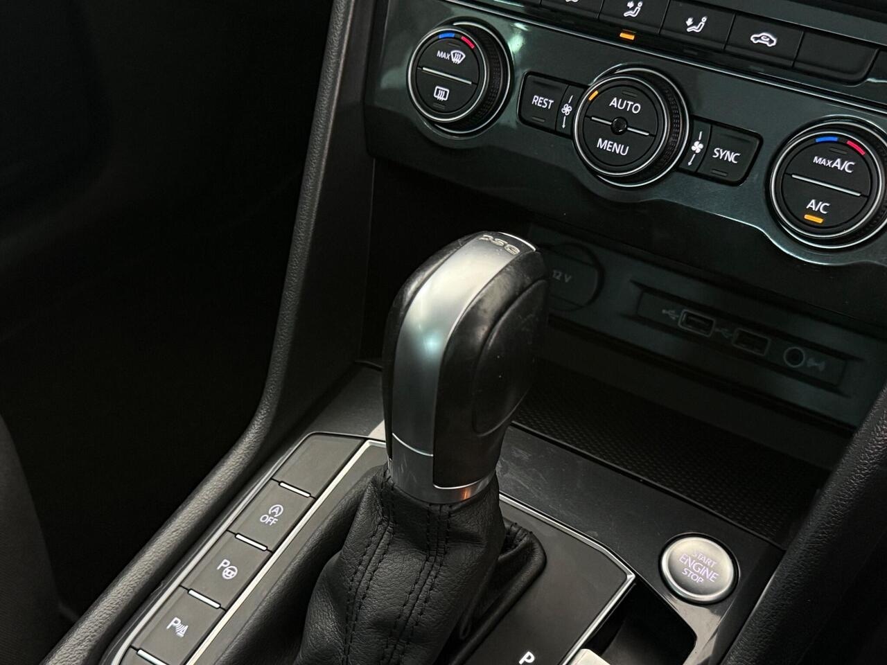 Volkswagen Tiguan thumbnail Interior Front