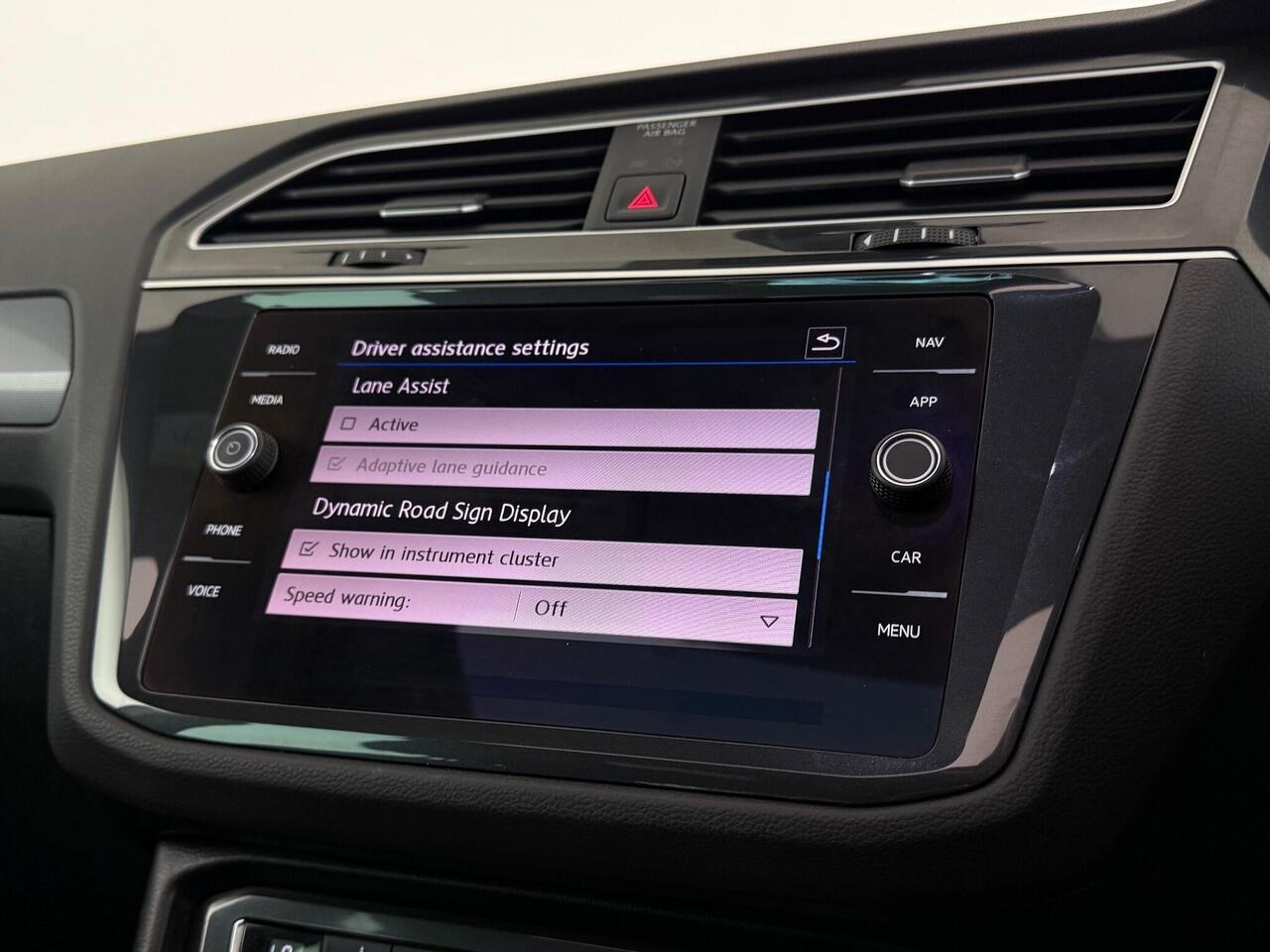 Volkswagen Tiguan thumbnail Infotainment System