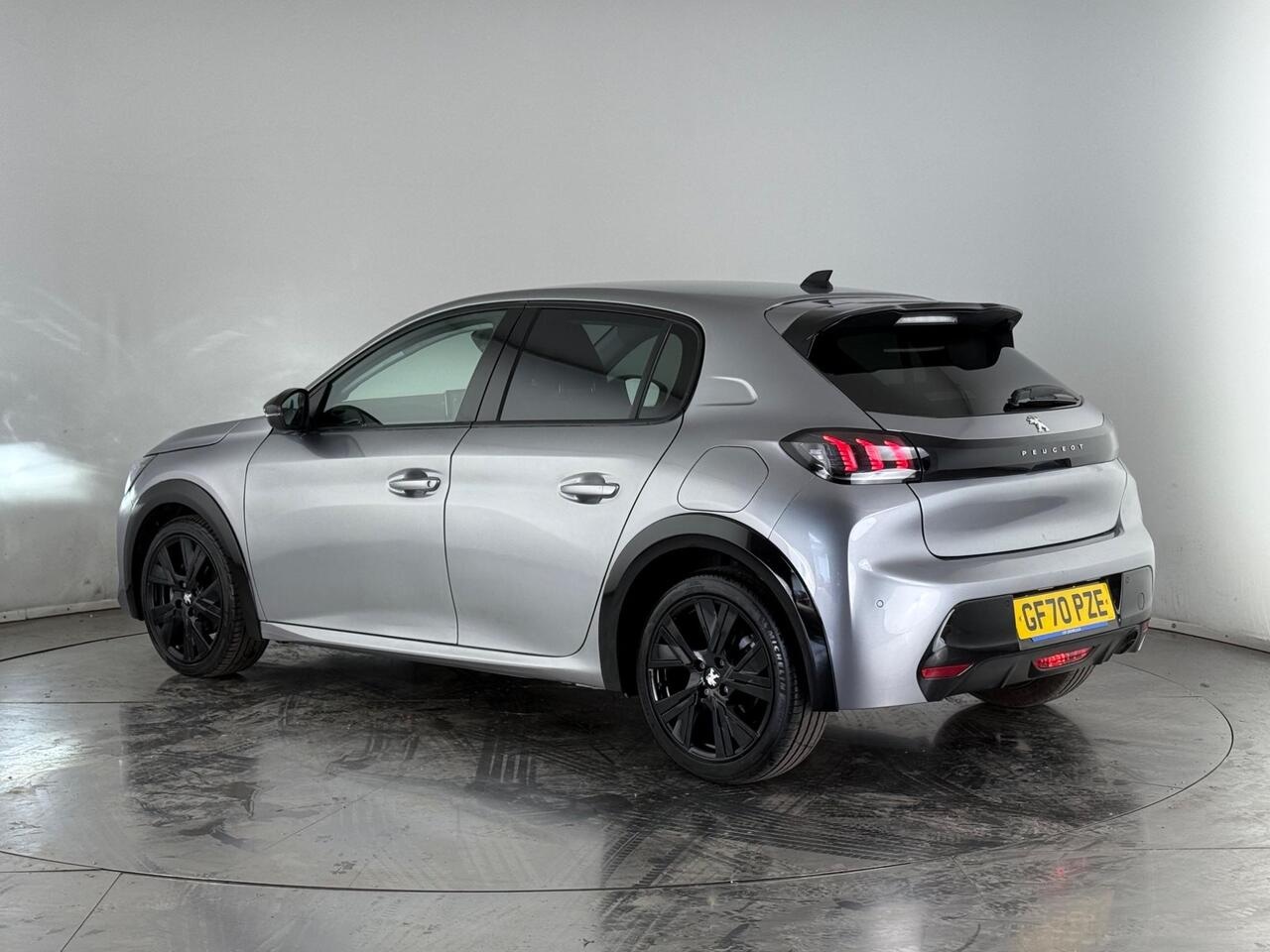 Peugeot 208 thumbnail Rear Left