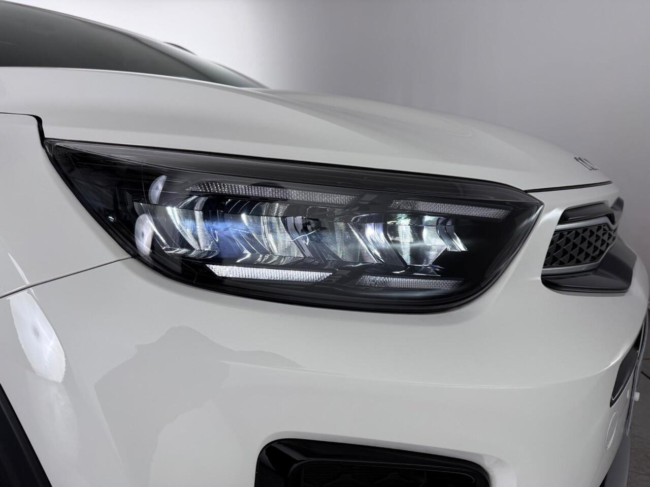 Kia Stonic thumbnail Lights Front