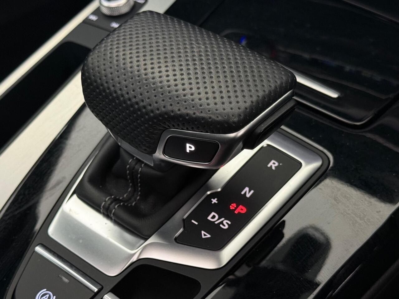 Audi Q5 thumbnail Interior Front