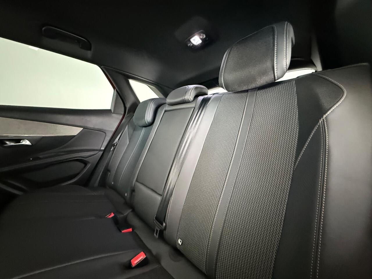 Peugeot 3008 thumbnail Seats Rear