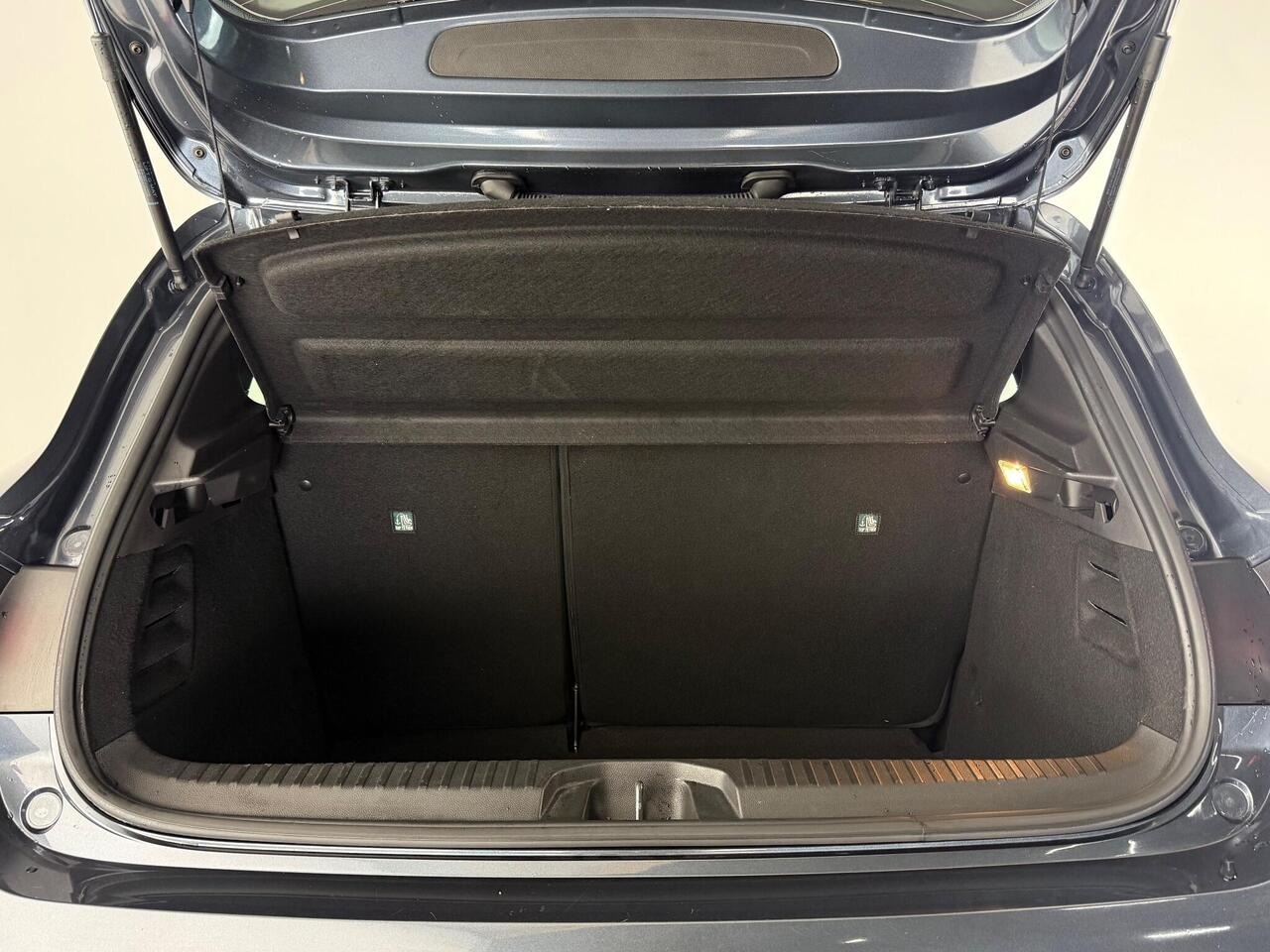 Renault Clio thumbnail Boot