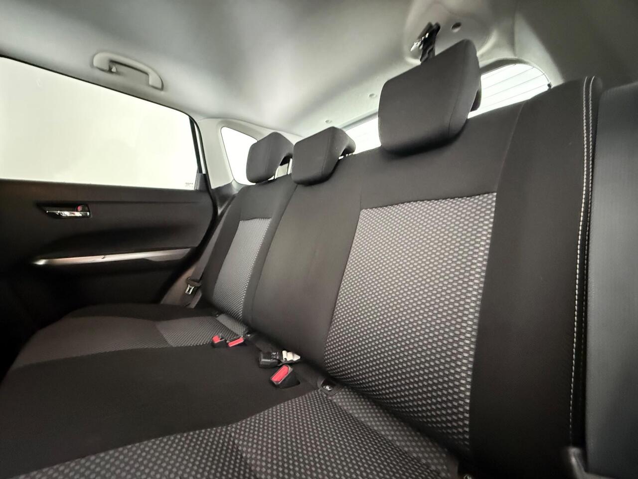 Suzuki Vitara thumbnail Seats Rear