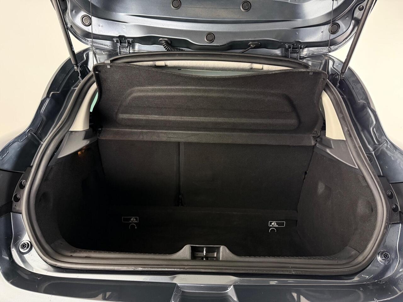 Renault Clio thumbnail Boot